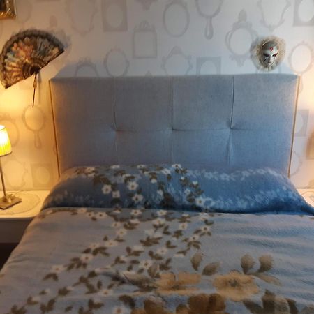 Chambre Lit Double Dans Pavillon , Chez Lilyanne Tonnay-Charente Zewnętrze zdjęcie