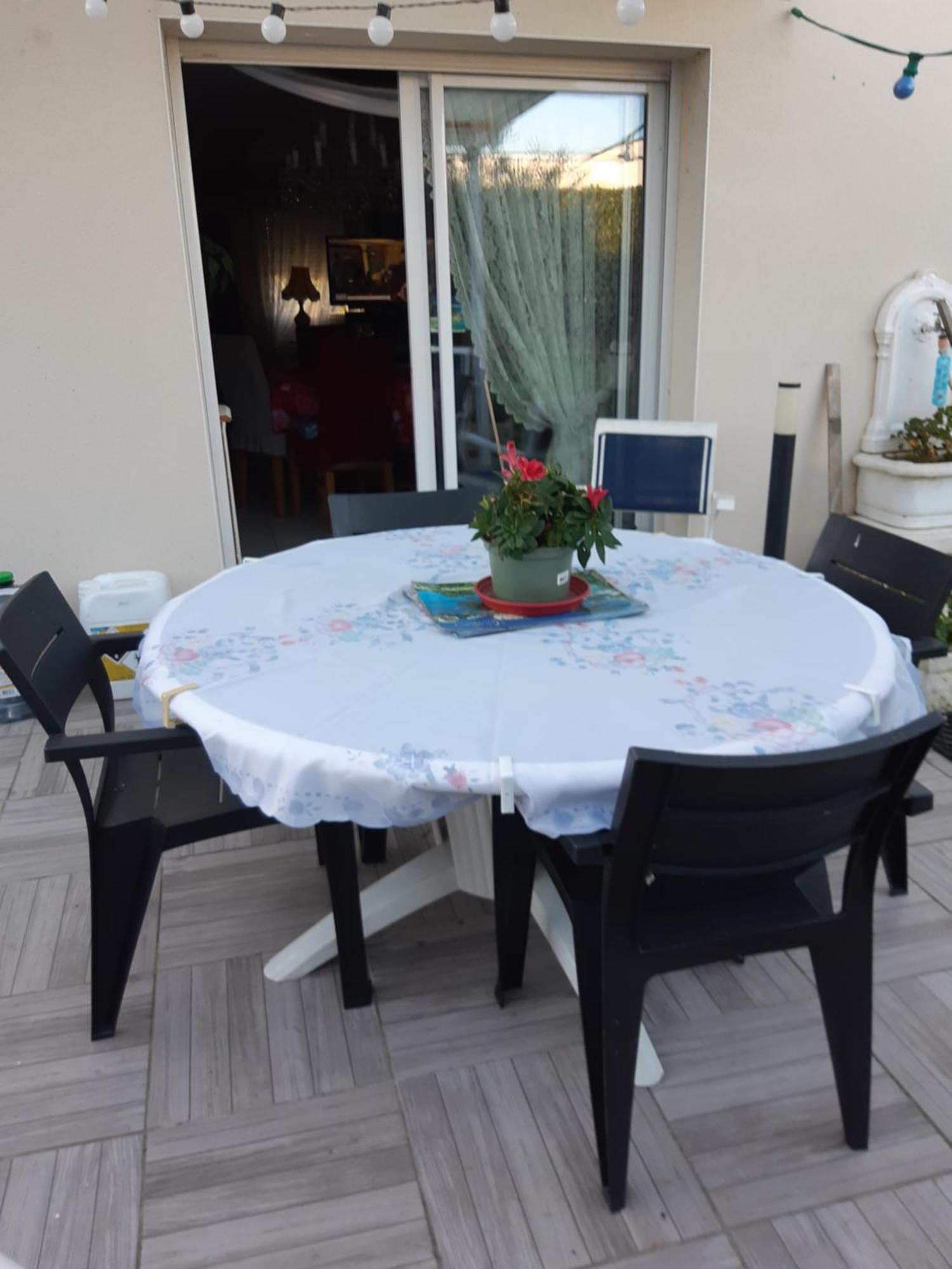 Chambre Lit Double Dans Pavillon , Chez Lilyanne Tonnay-Charente Zewnętrze zdjęcie